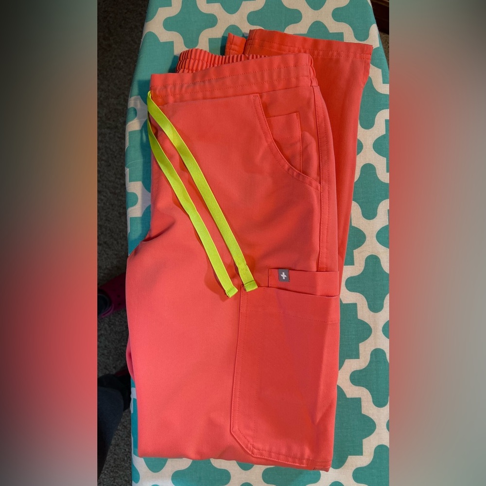 Figs xs Yola skinny scrub pants